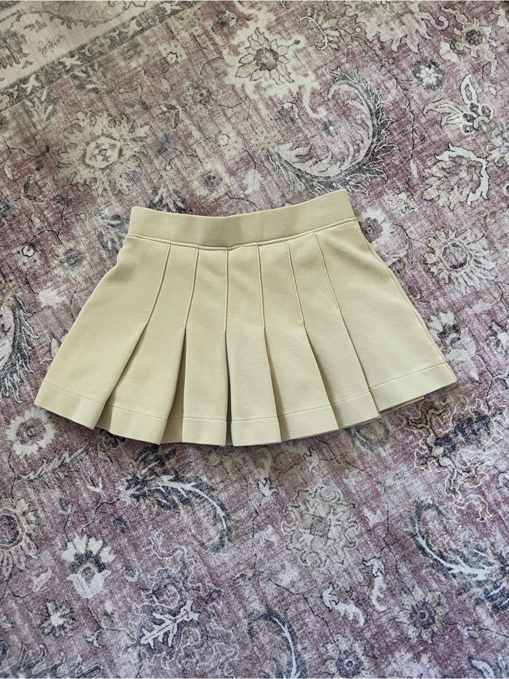 Old Navy Pleated Skort in Khaki